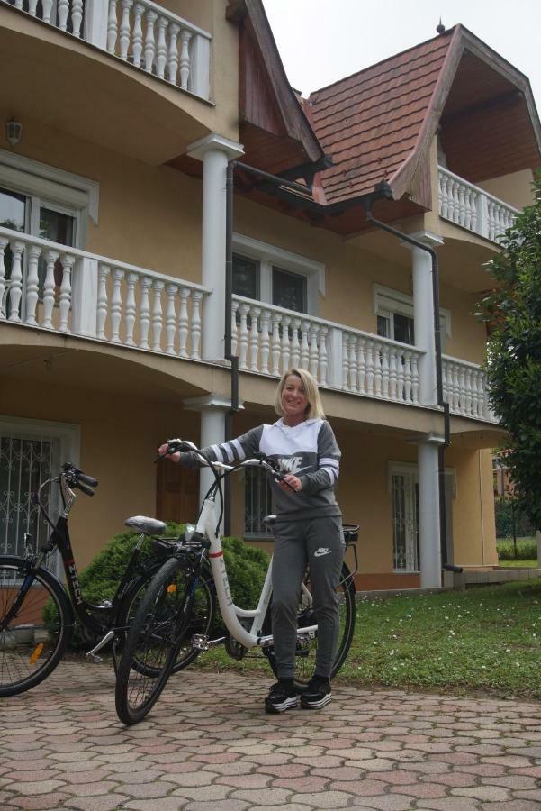 Attila Vendeghaz Appartement Hévíz Buitenkant foto